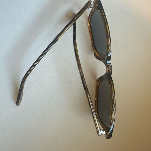 QUAY Polarized Legacy Sunglasses - Picture 6 of 8